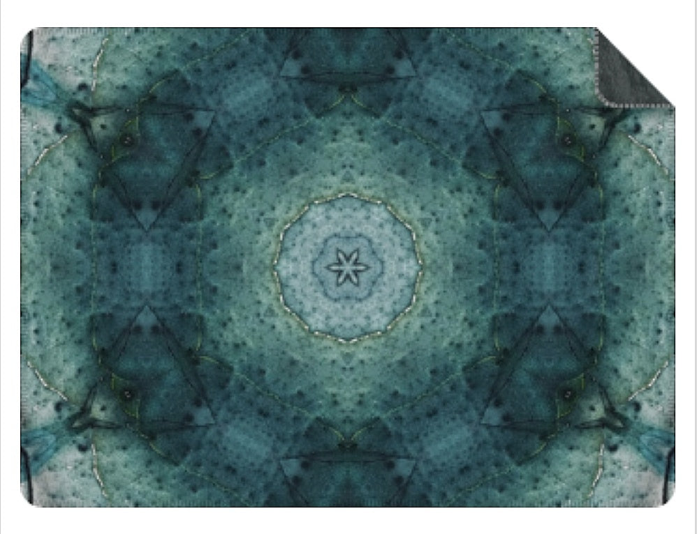 Stor Sammetslen Filt -NR 34 - Design By Helena Mernissi